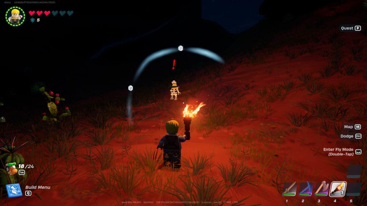 LEGO Fortnite comment obtenir de la poudre explosive : Un joueur tenant une torche allumée debout devant un squelette de cow-boy dans une zone désertique.
